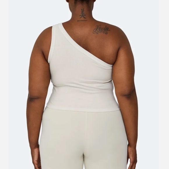 Set Active x Aimee Song Collab the Weekend Tank - Picture 2 of 6